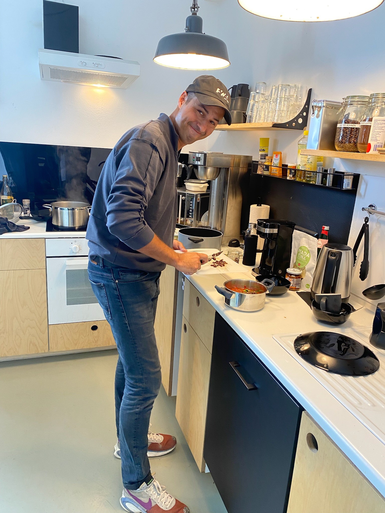 Filmproduktion Dortmund, Behind the screen