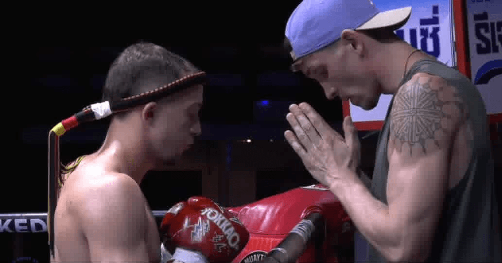 Muay Thai Camp Thailand - Zeremonie vor Kampf