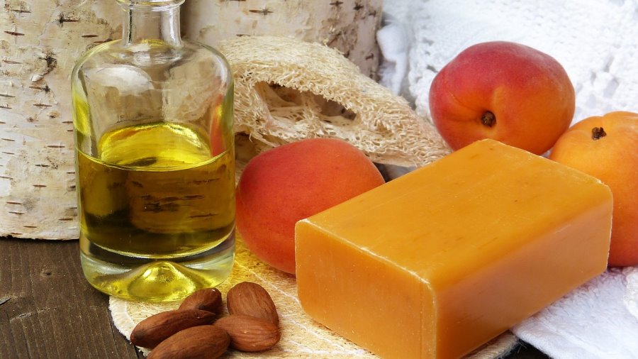 Cosmetici con olio di albicocca