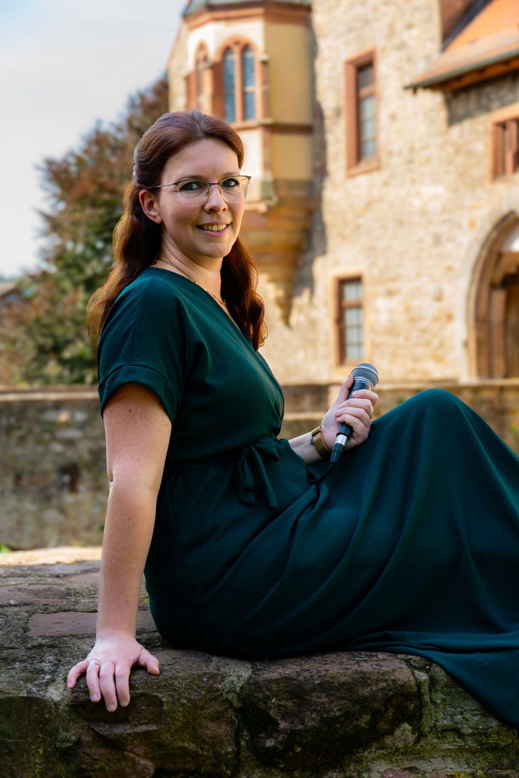 Die erfahrene Hochzeitssängerin Patricia Bartmann aus Lauda-Königshofen für emotionale Live-Musik bei eurer Trauung