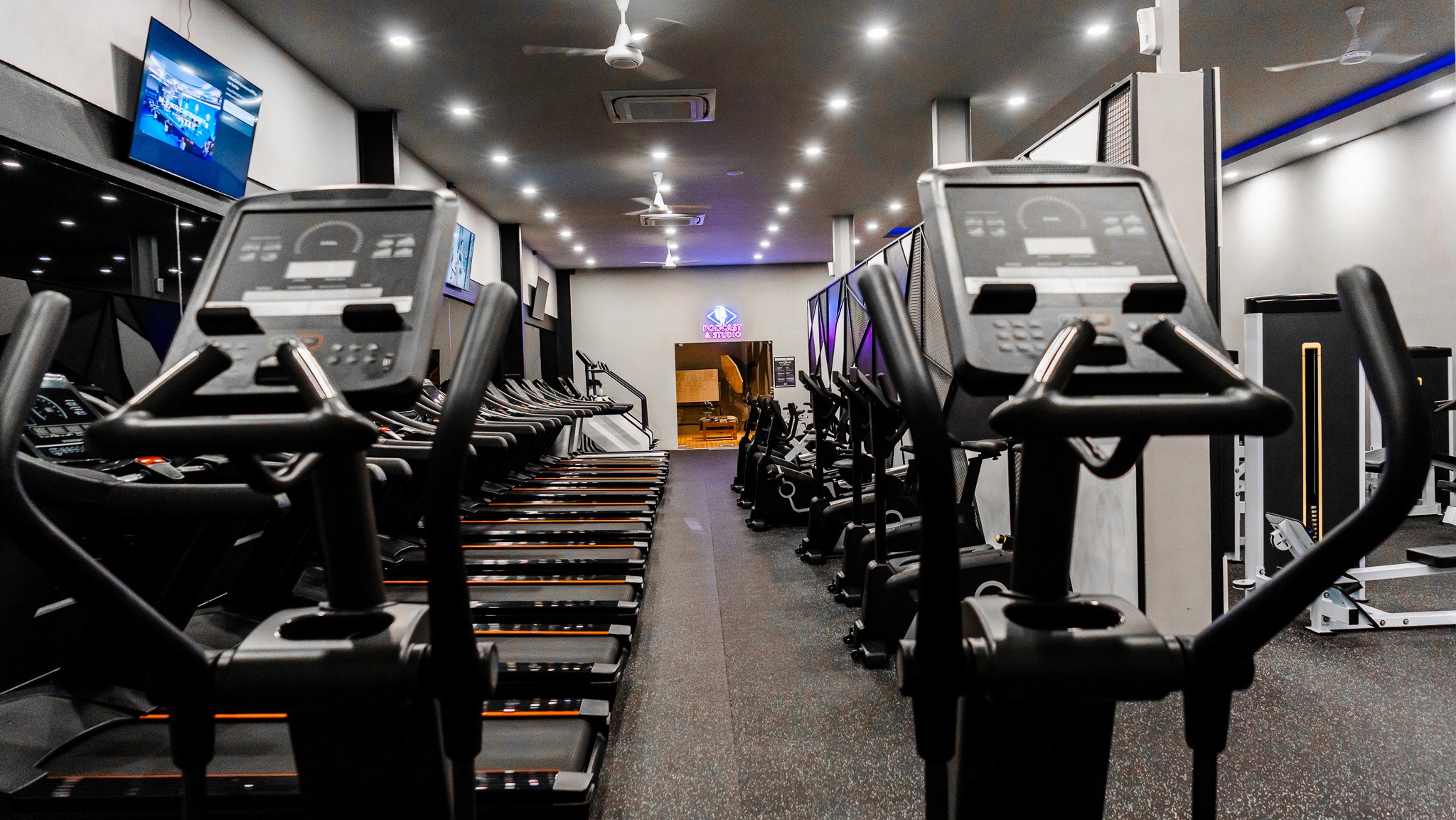 High-tech cardio machines at Legacy Muscle Universe Koh Samui, including treadmills and ellipticals in a spacious, air-conditioned gym.
