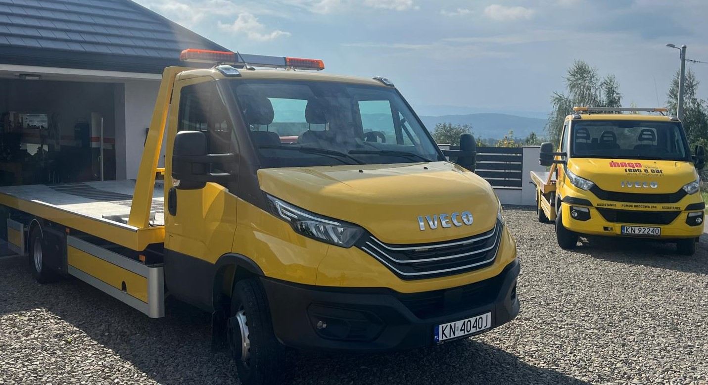 Laweta pomocy drogowej gotowa do bezpiecznego transportu pojazdu