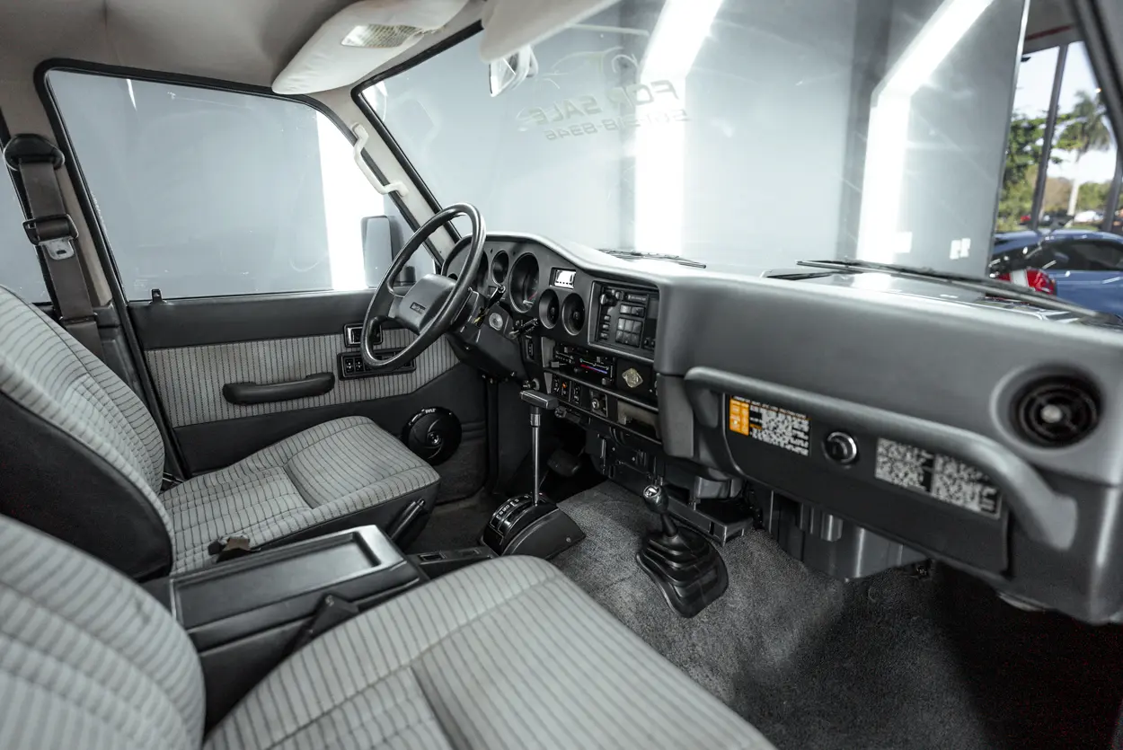 1989 Toyota Land Cruiser FJ62 photo 4
