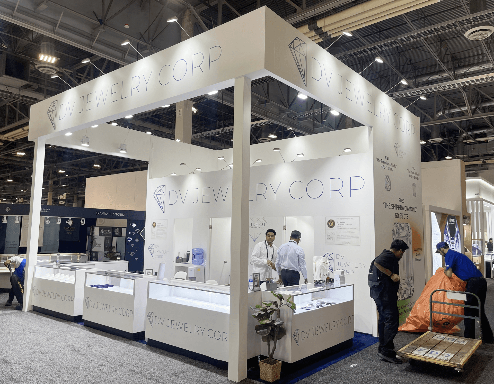 DV Jewelry JCK 2023 20x20 island booth at The Venetian Expo Las Vegas – overhead frame installation and rigging coordination for diamond and lab-grown jewelry showcases