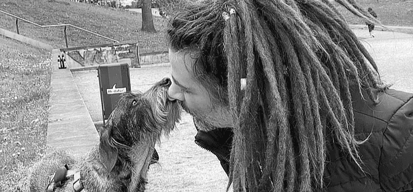 Foto von Miguel Baptista und seinem Hund Jette