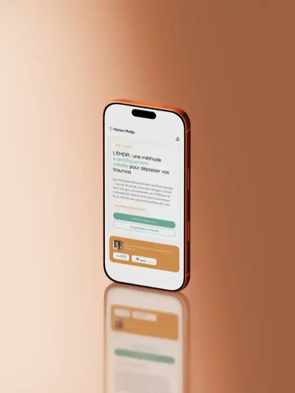 Un téléphone sur un fond orange