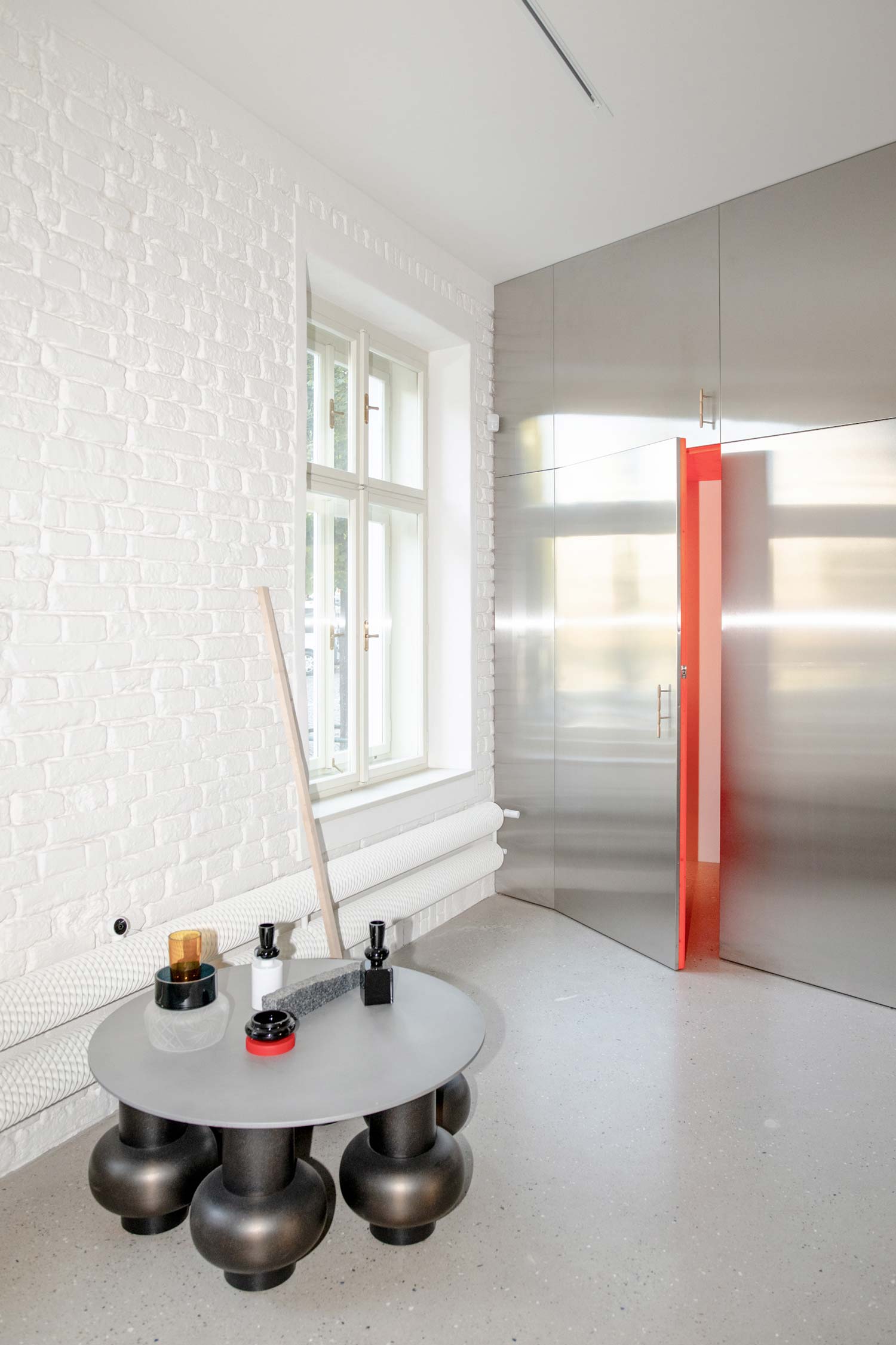 odyssey-table-and-bor-door-handles-jiri-krejcirik