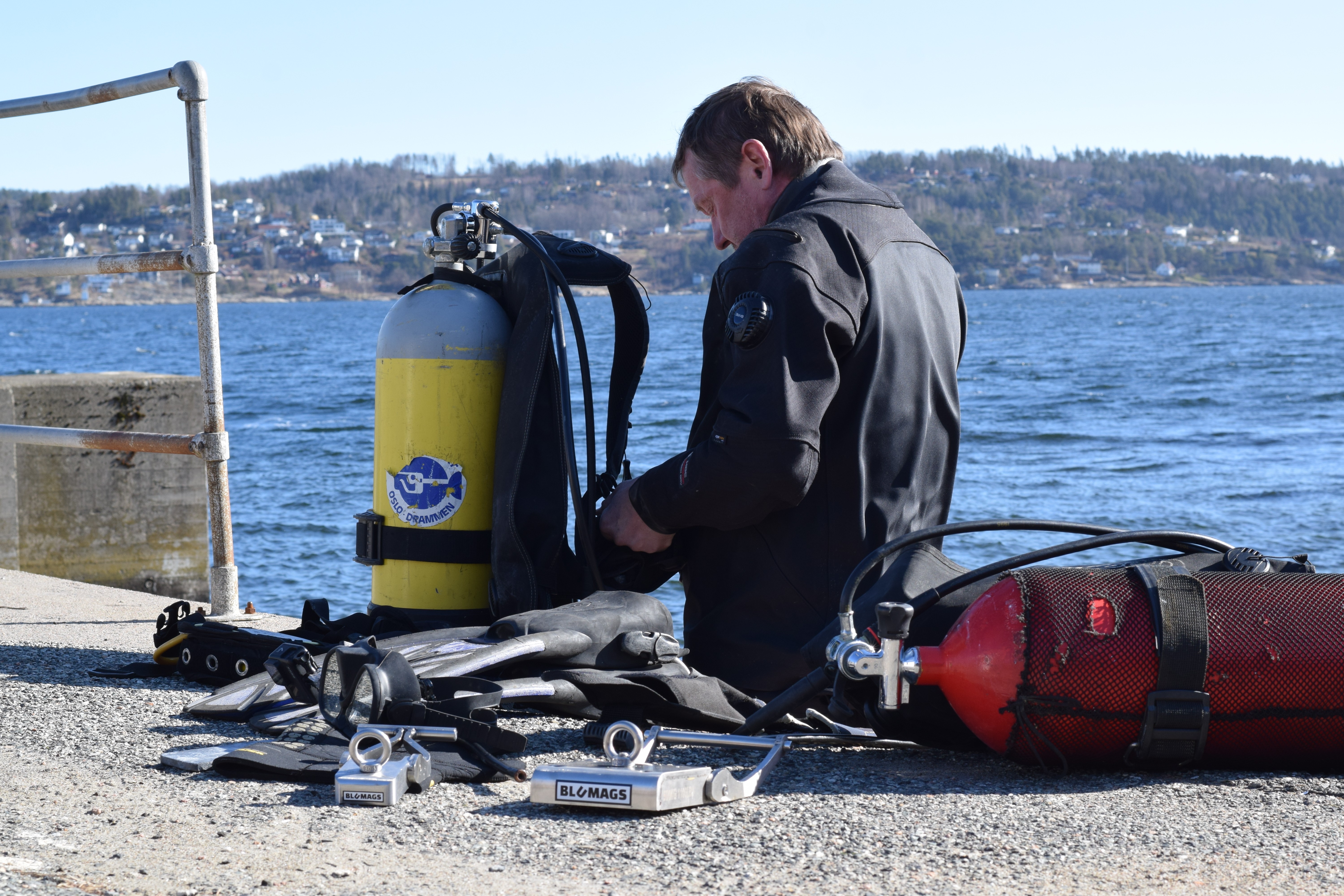 Diver with Blumags magnets