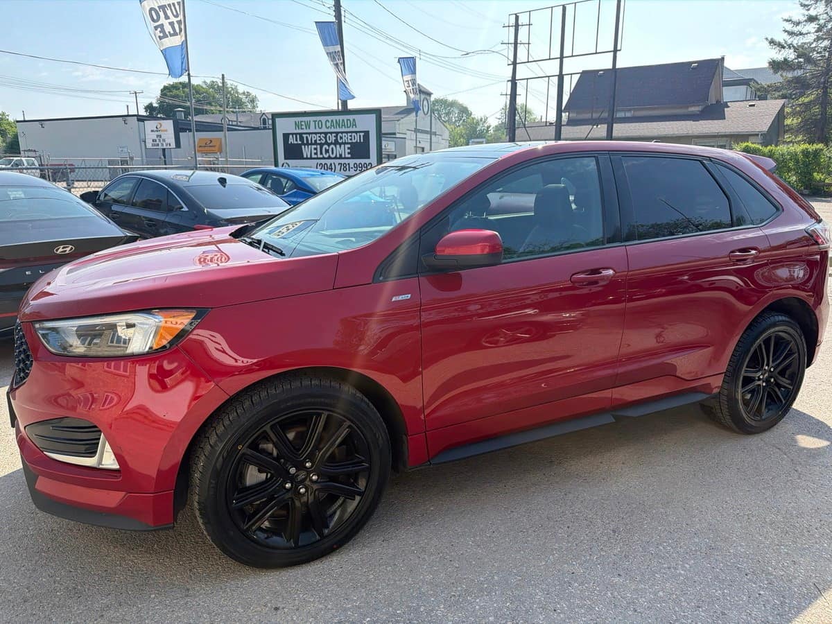 2022 Ford Edge ST photo 3