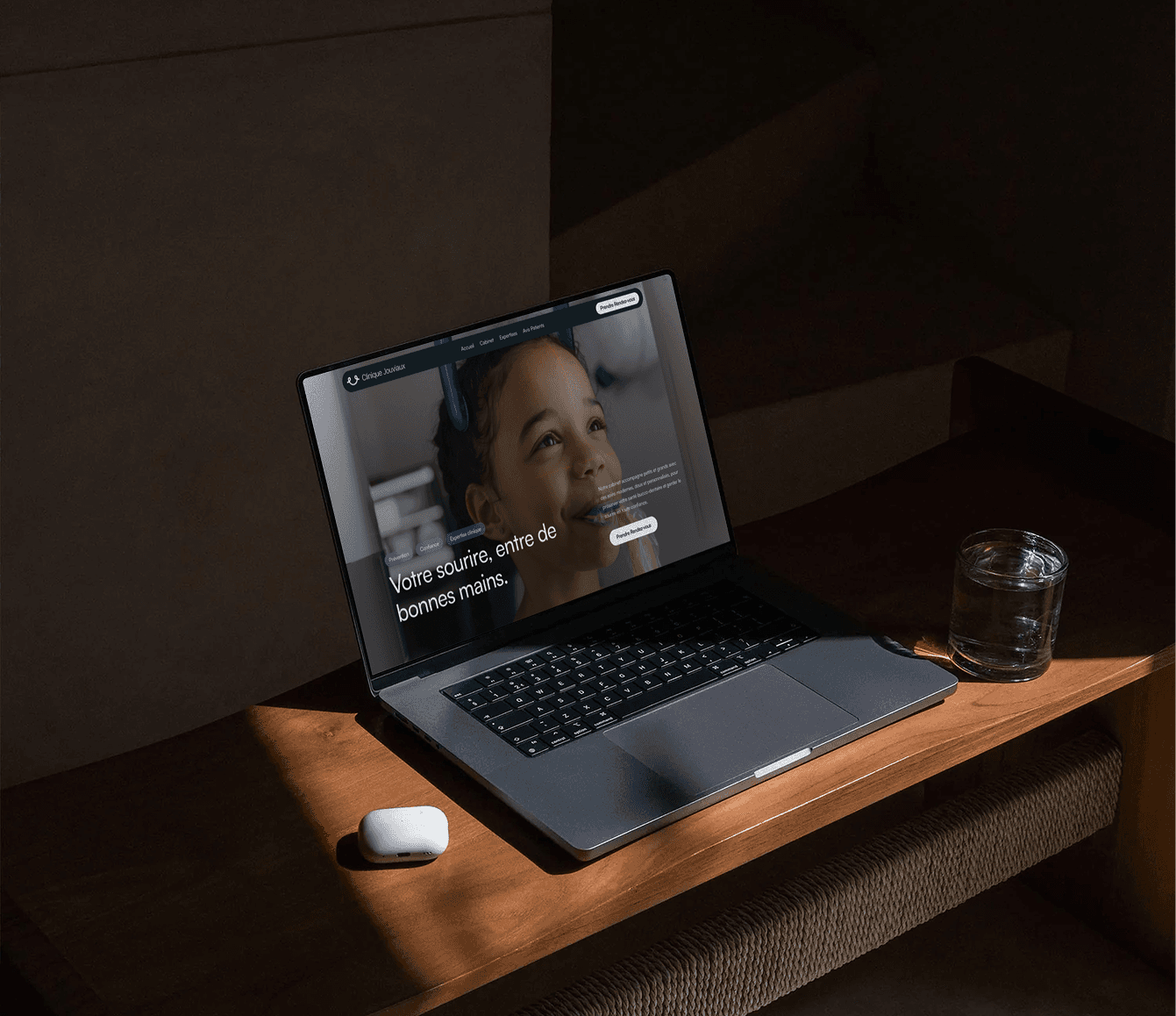 Site de dentiste sur un ordinateur apple