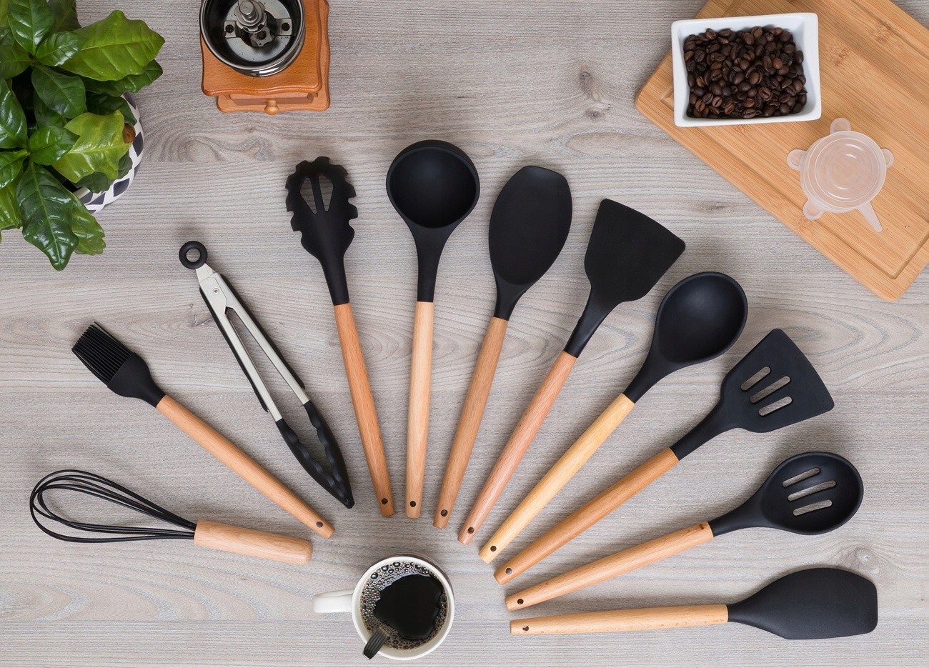 15 Niezbędnych Akcesoriów Kuchennych do Małej Kuchni w 2025