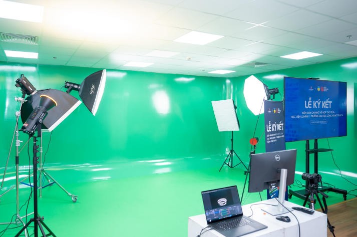 [Hướng nghiệp 2026] Nghệ thuật số - Khi công nghệ trở thành cây cọ sáng tạo của thế hệ trẻ 21