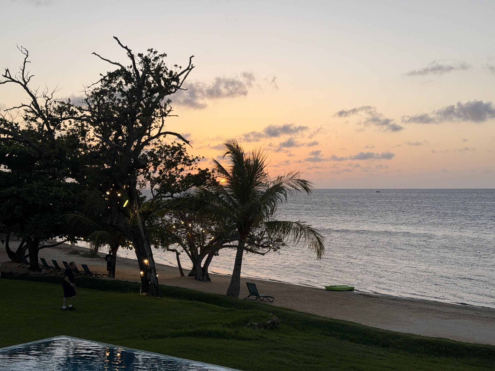 The manicured lawn, pool and beach at Pristine Bay, the best-groomed beach we saw on Roatán.