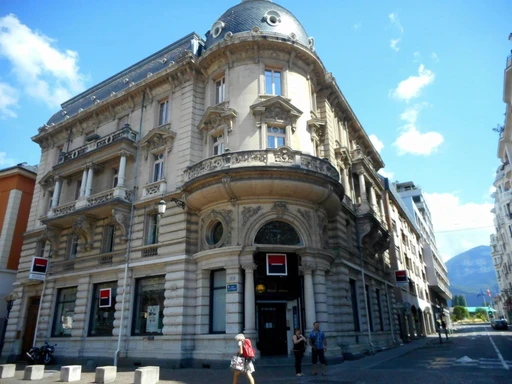 Société Générale bank branch in a Haussmann-style building in France
