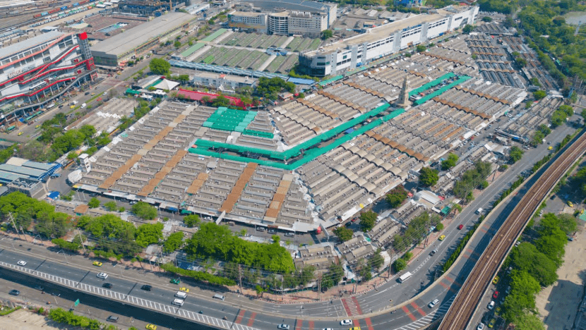 An aerial view of the Chatuchak area showing the market and part of Chatuchak Park and Kamphaengphet Road. (Photo: iStock/tampatra)