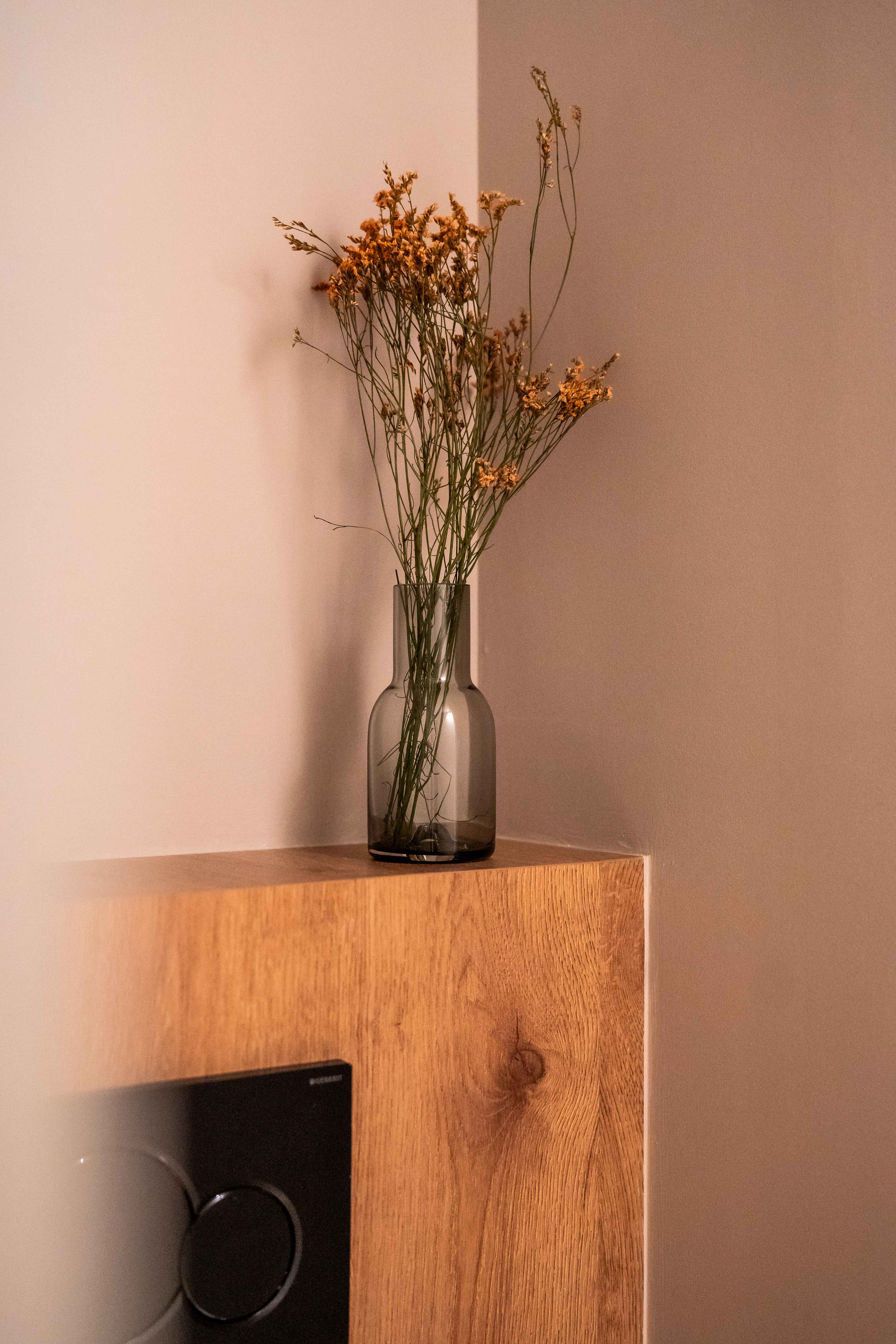 Jarrón con flores secas