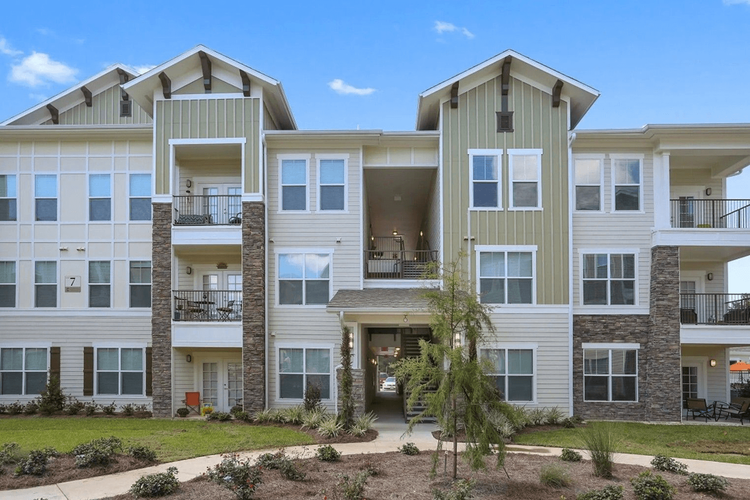 Front exterior view of a Creekside Crossing apartment building.