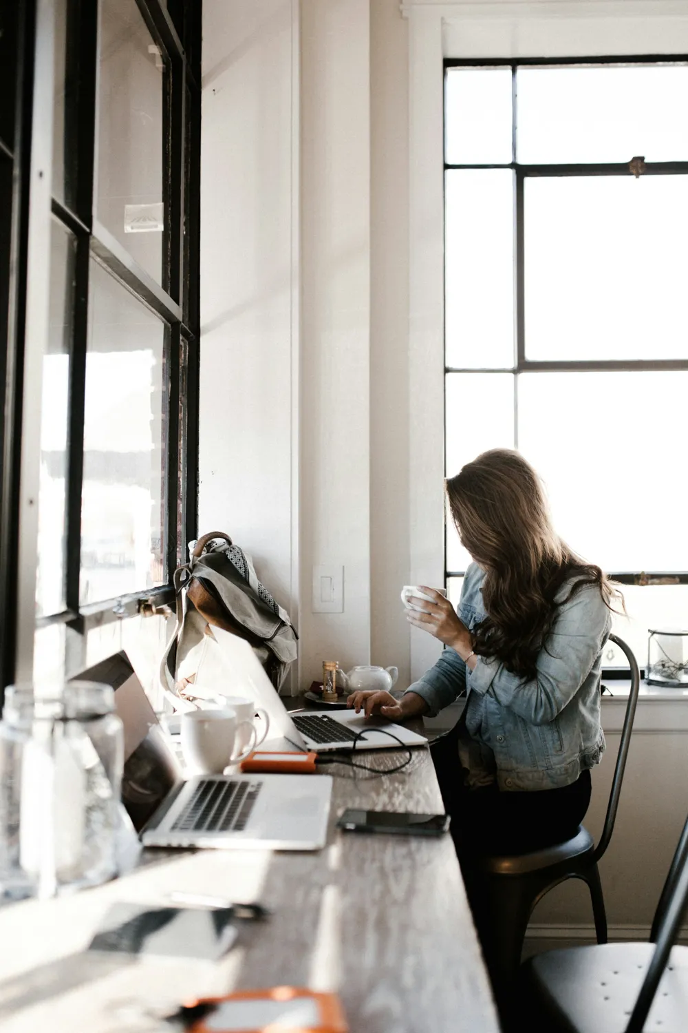 woman working in a cafe