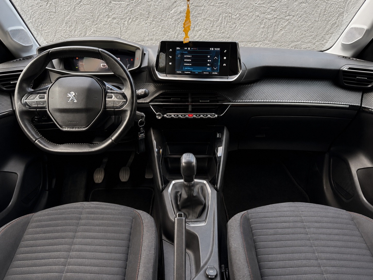 Peugeot 208 — bancos dianteiros