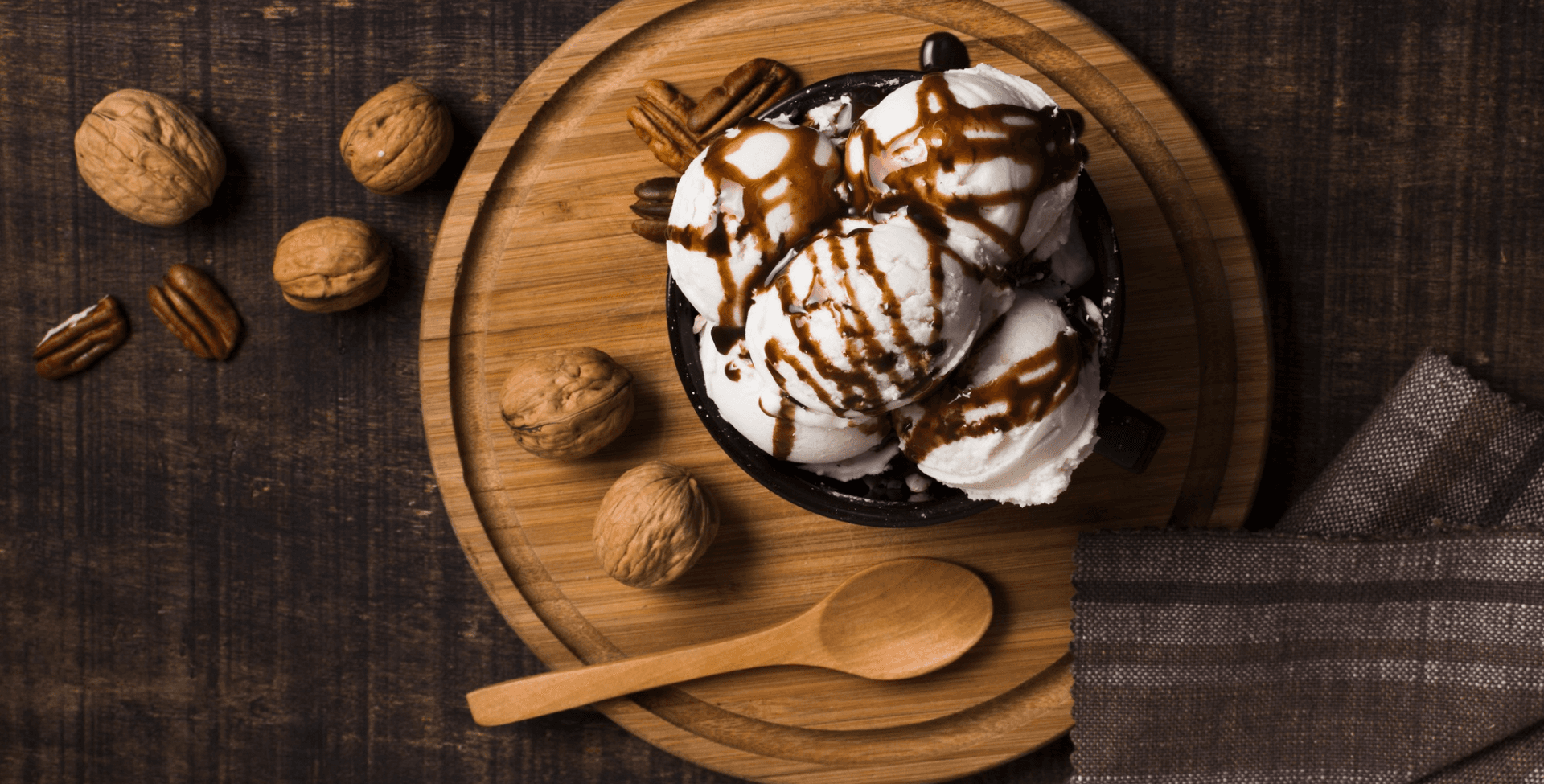 vanilla ice cream with chocolate topping