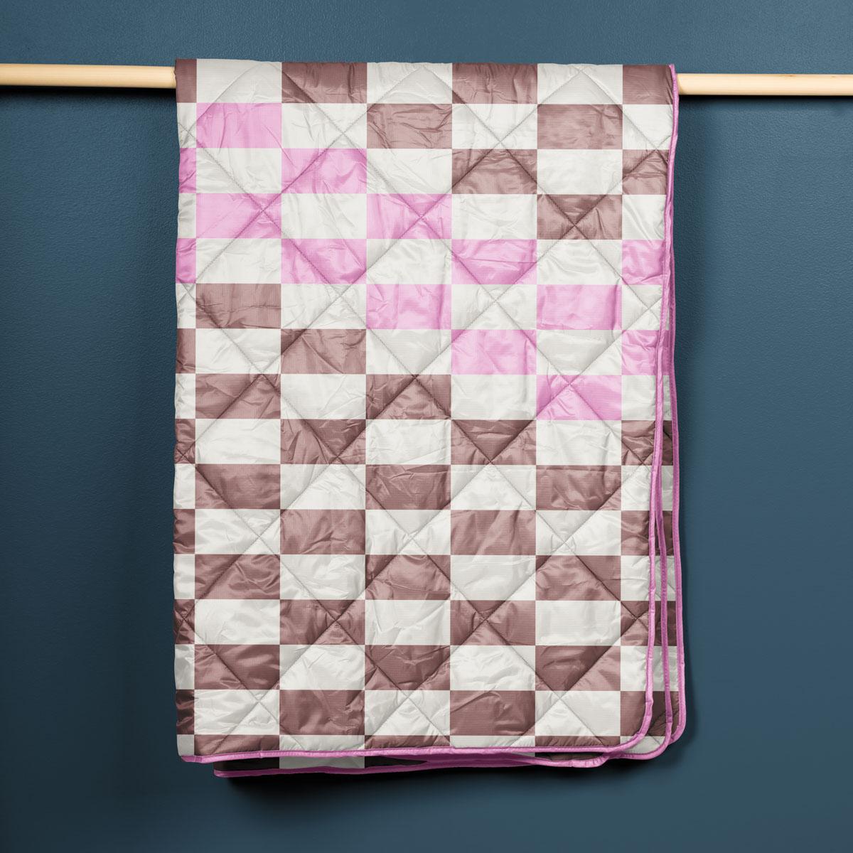 checkered quilted mug on a metal bar