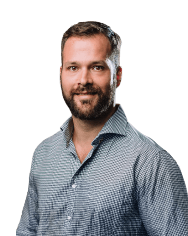 Steph Manos headshot