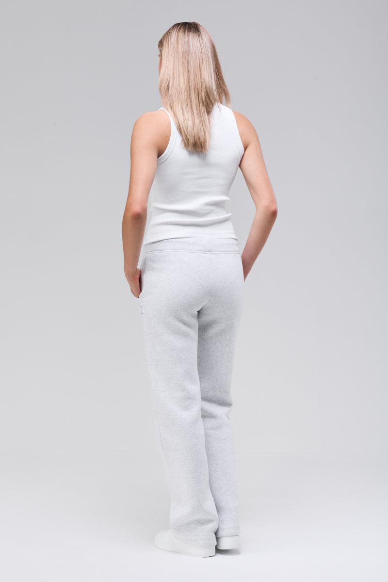 Side view, relaxed stance