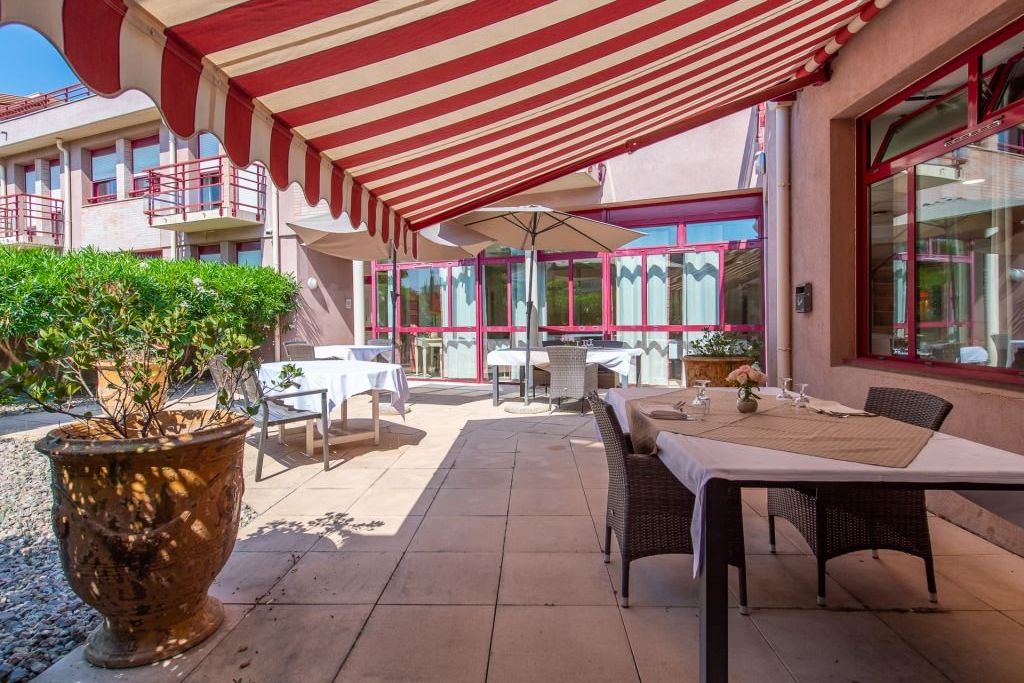 Outdoor lounge area with patterned upholstered seating