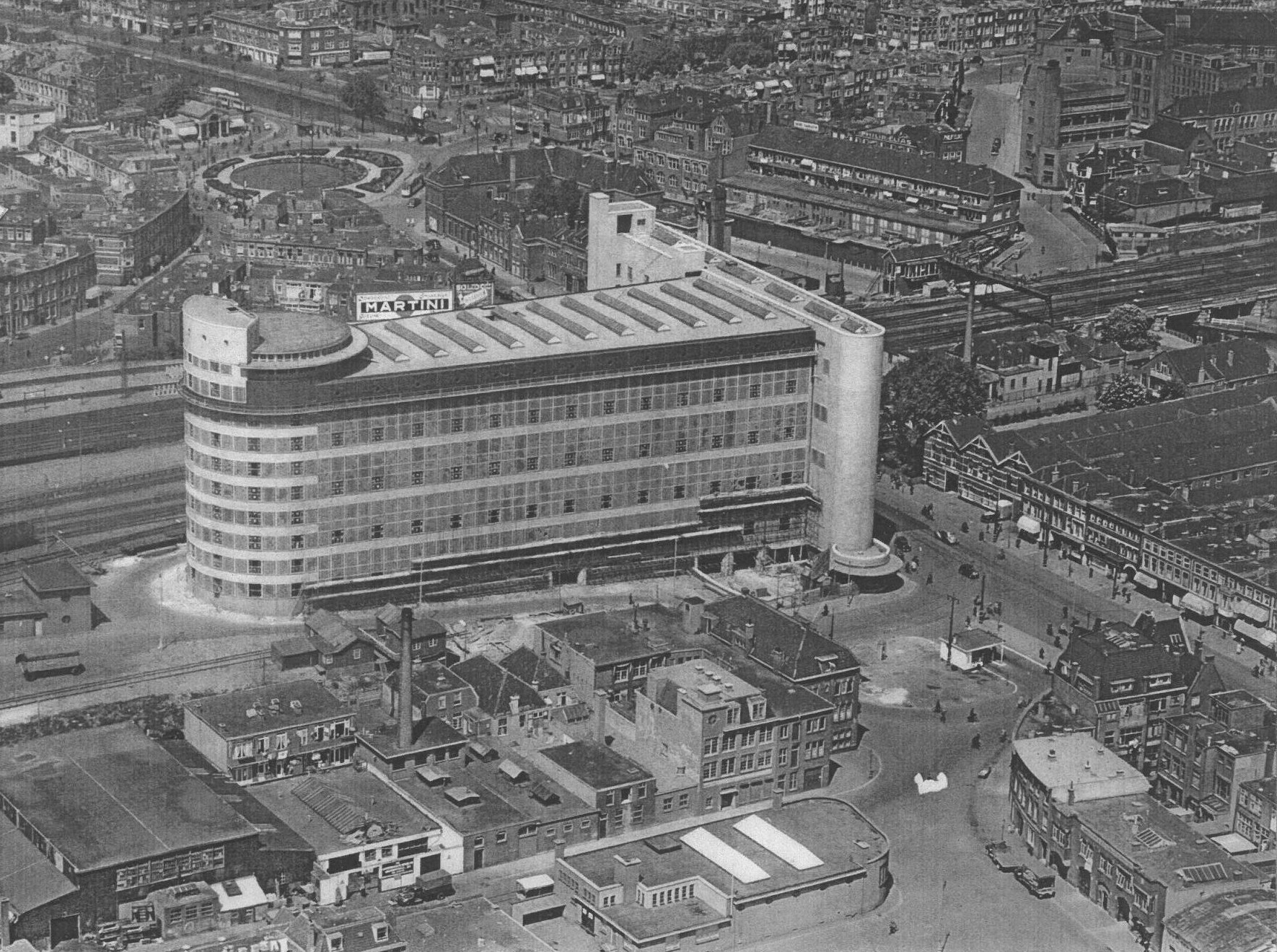 Balck and white historical photo of the Station Post Office in The Hague