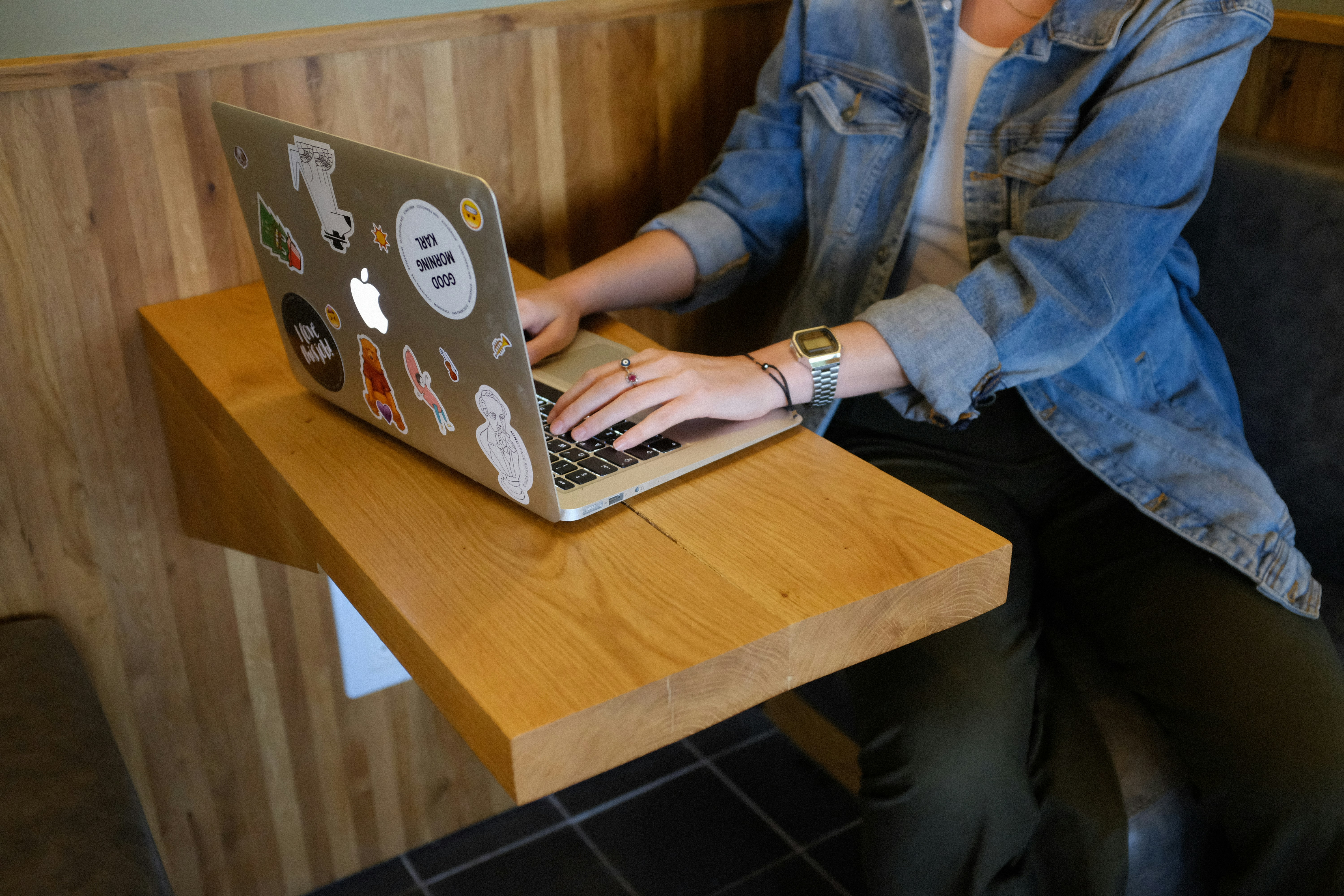 woman setting up Best Email Folder System