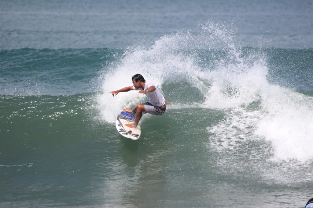 A man standing with Sufboard