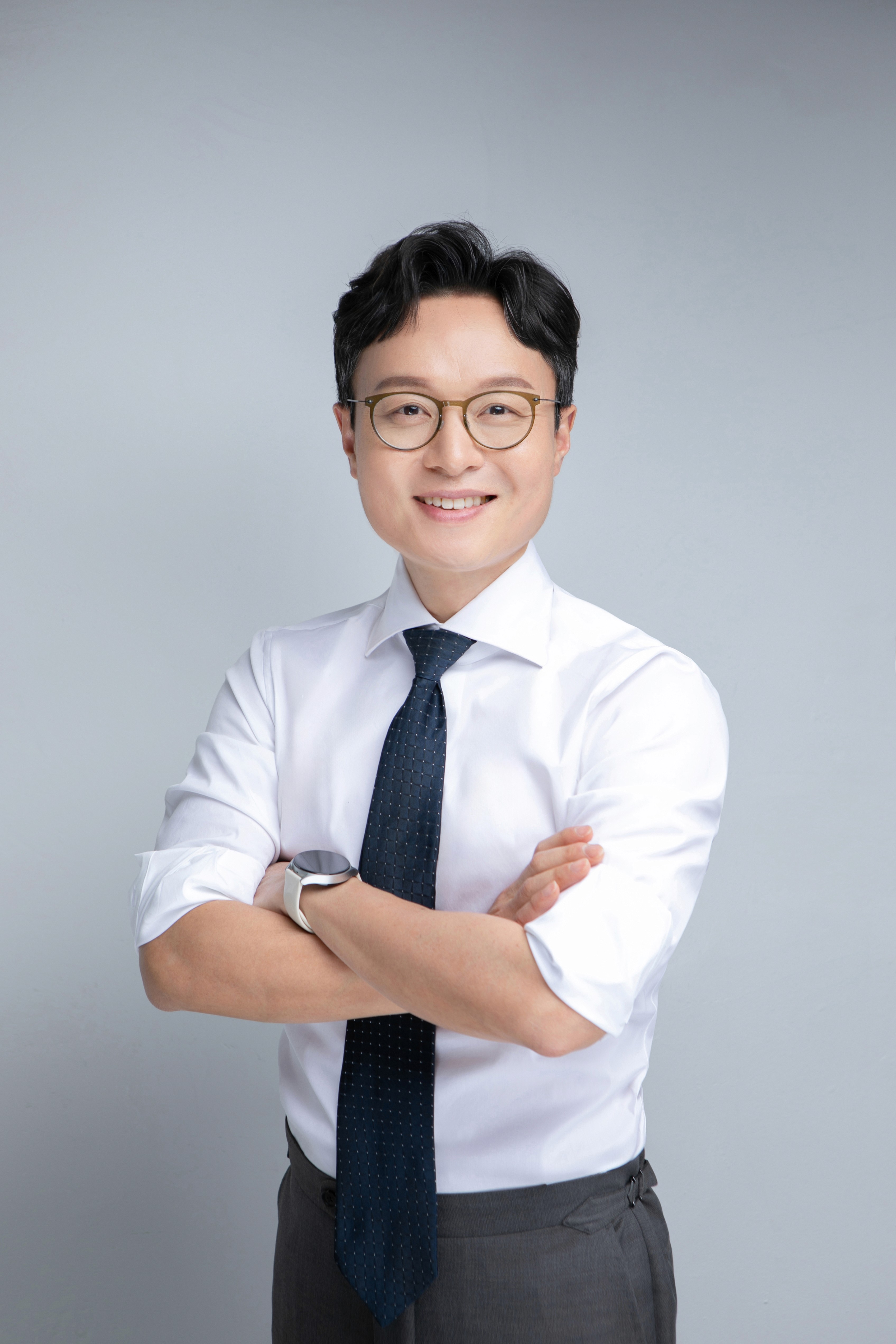 서울대 법대 헌법 전공 및 서울고등법원 재판연구원 출신의 재판소원 전문 김성수 변호사 경력 사항. 다수의 헌법소원 승소 이력을 보유한 행정·헌법 전문 변호사 이력