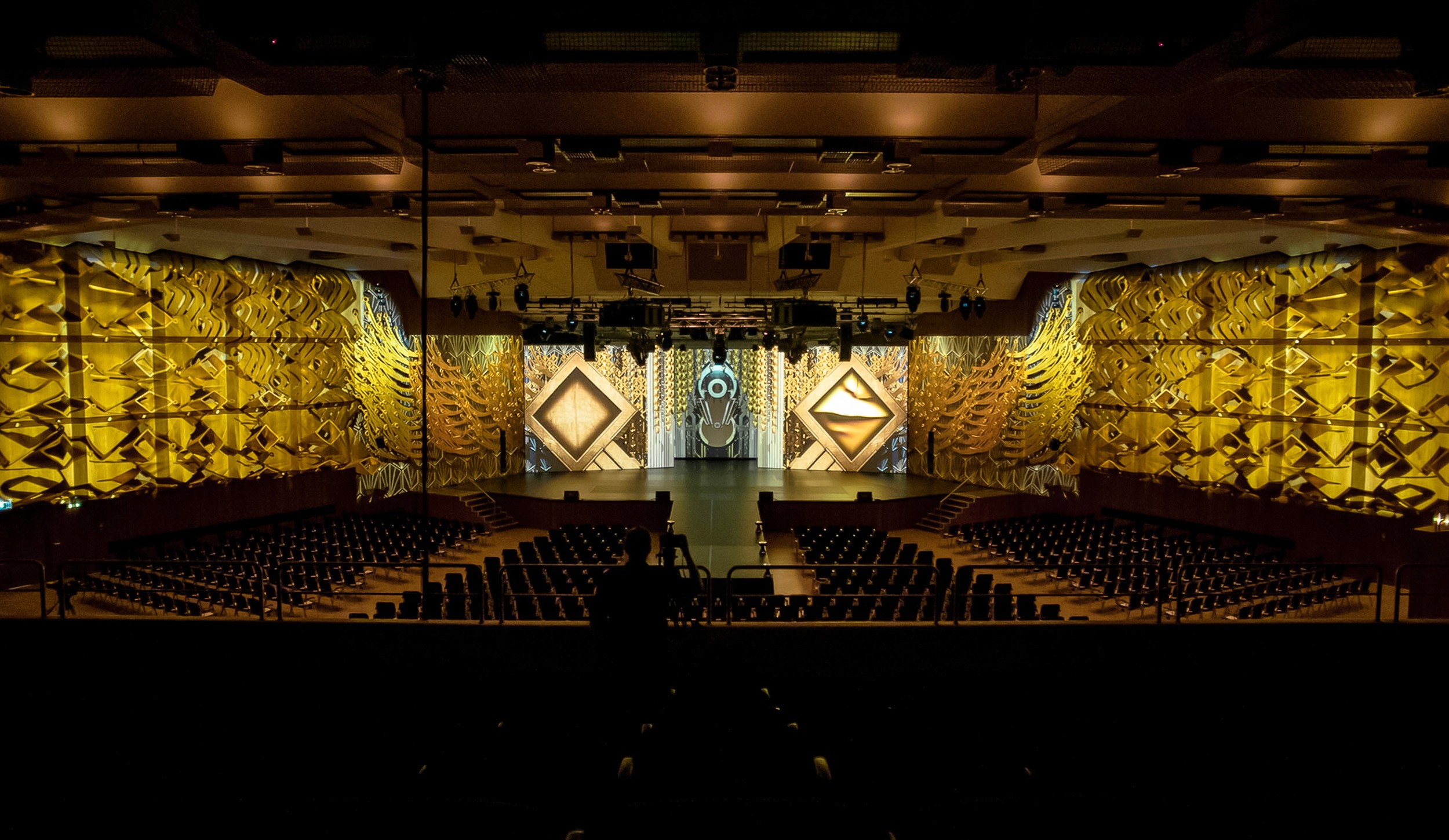 Aureal - interior projection mapping