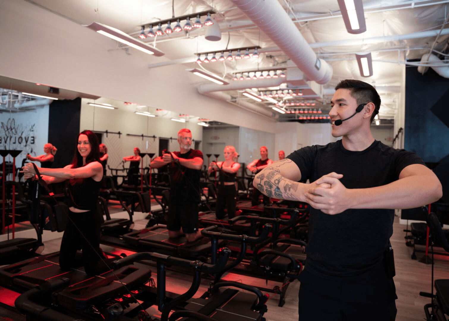 a woman sitting on a piyor in a room