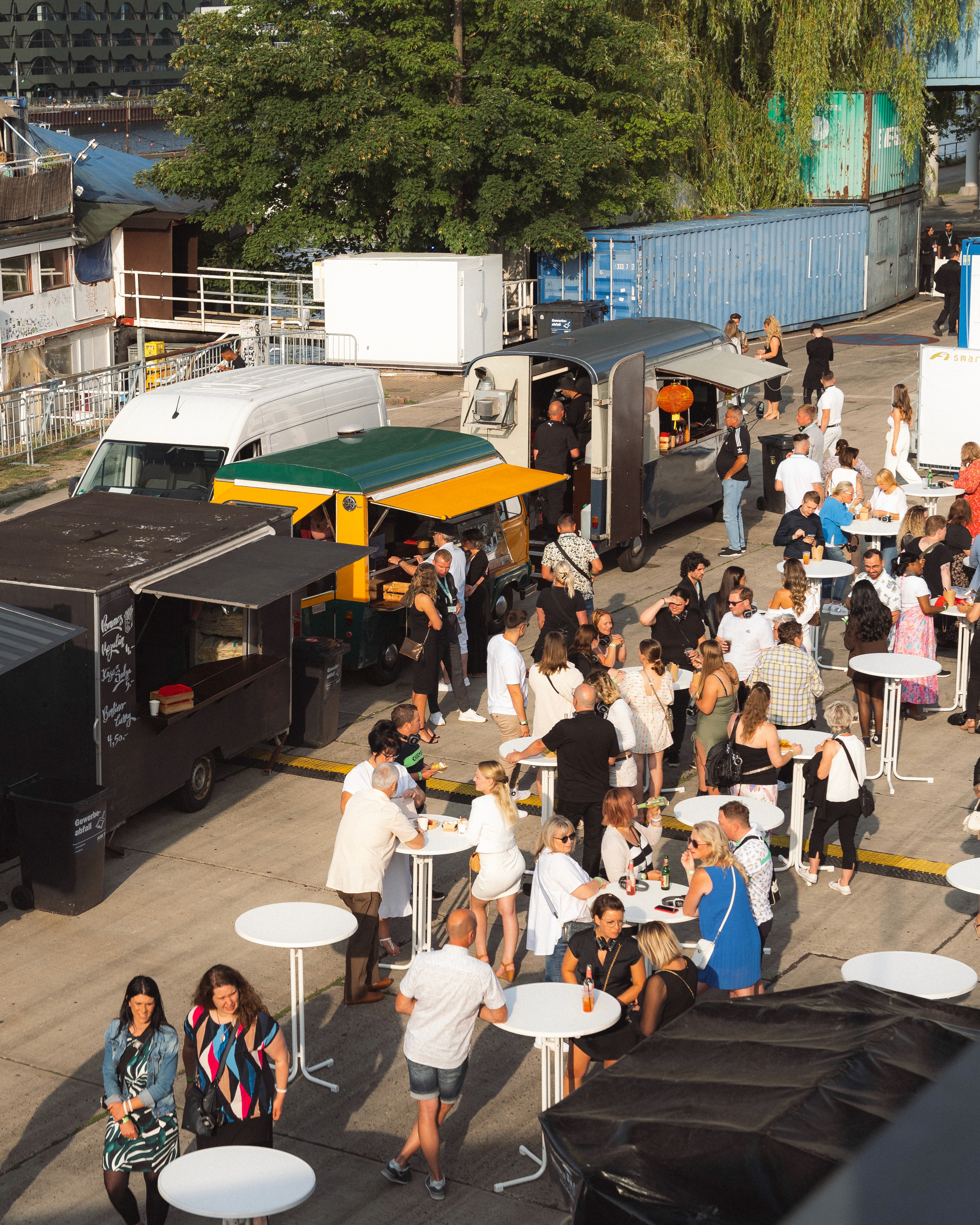 Foodcourt & Foodtruck Catering Berlin für Fimenferier - Kopf und Gaumen