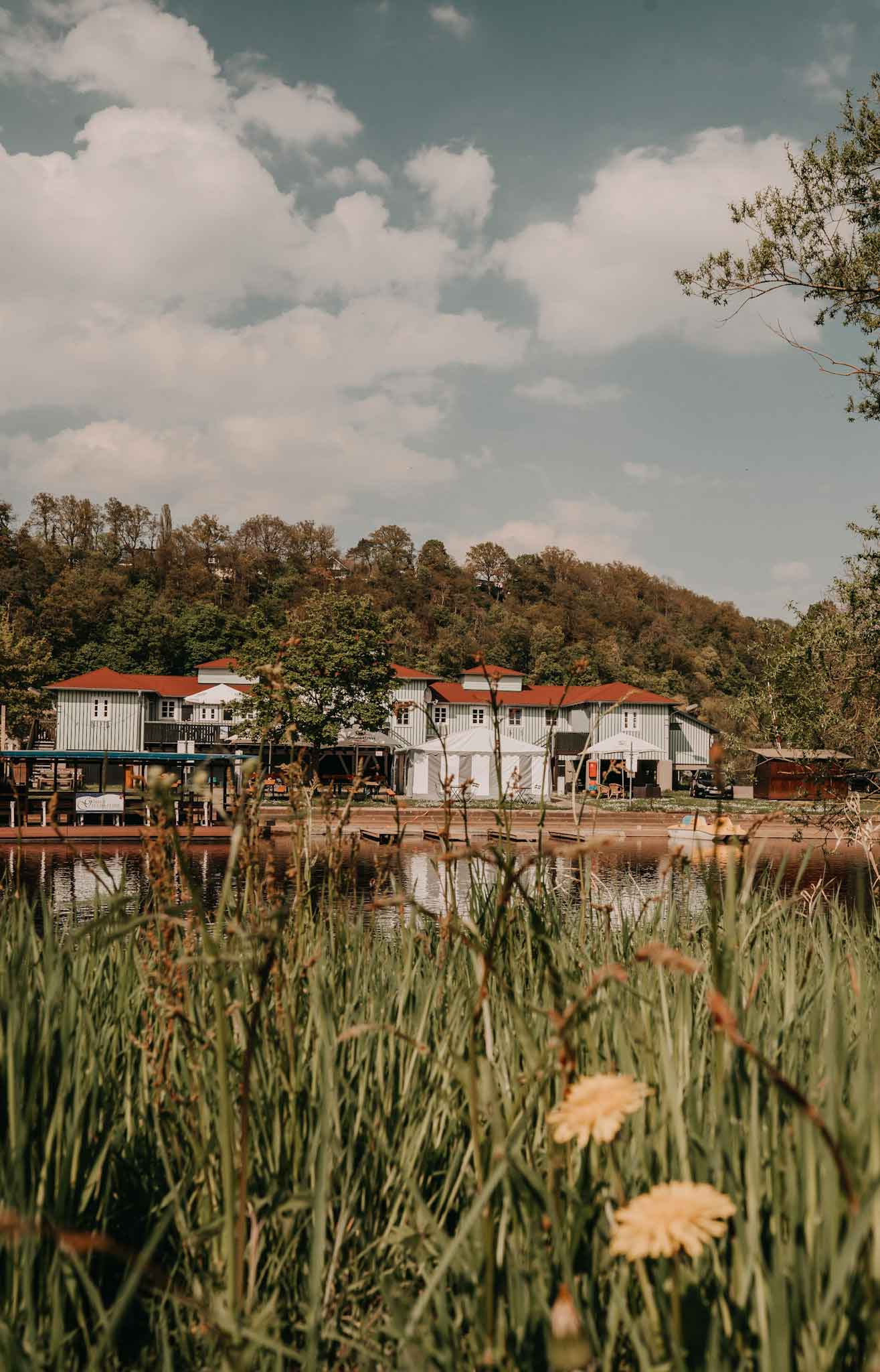 Blick auf das Campingplatz Gebäude
