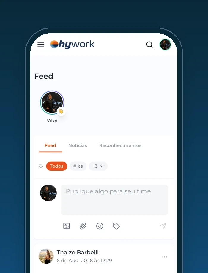 Aplicativo do Hywork num celular, mostrando o feed da empresa com um post do time e o campo para publicar