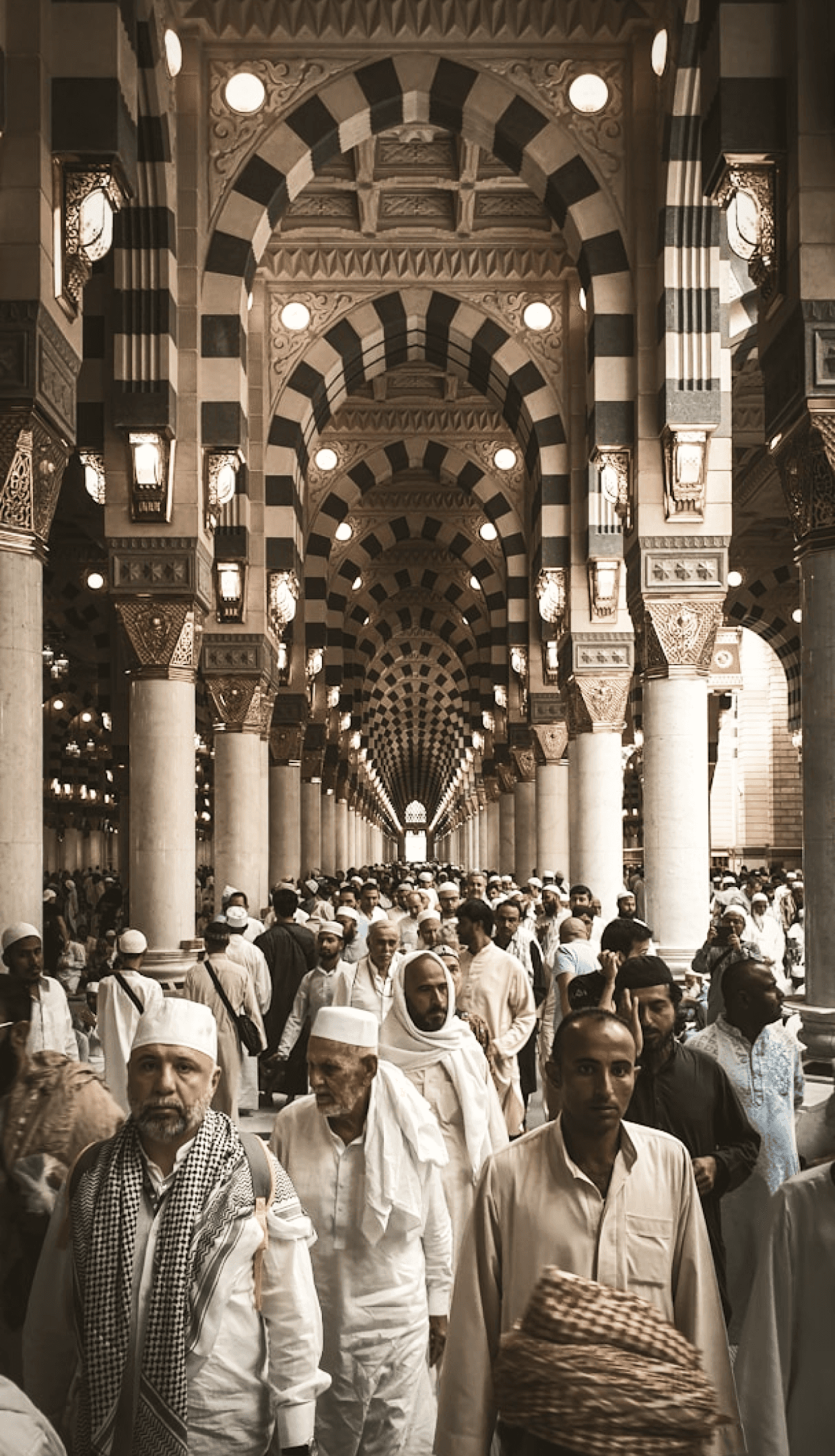 People in Madinah using Albis Travel and Tour