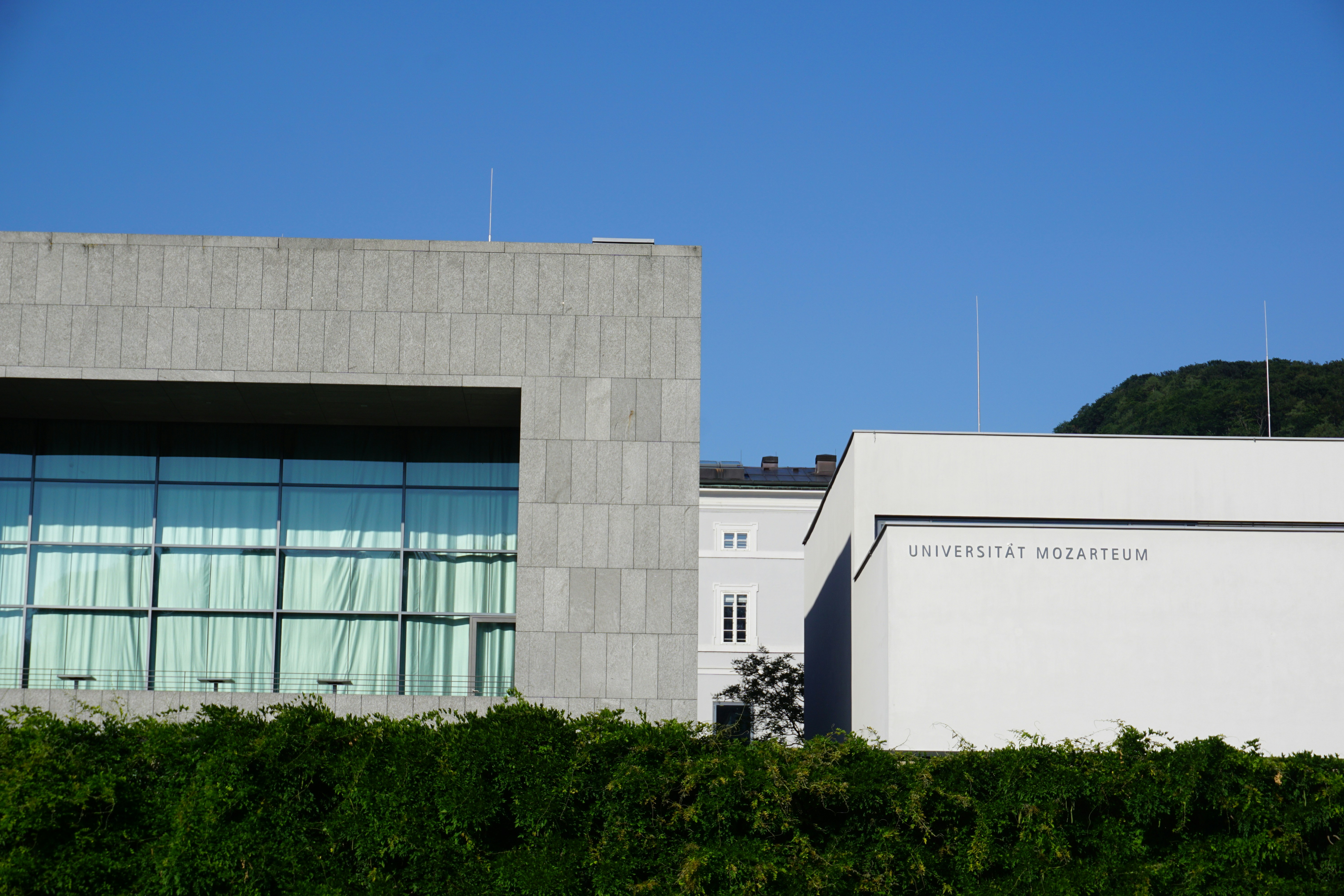 Teacher instructing students in a classroom lecture.