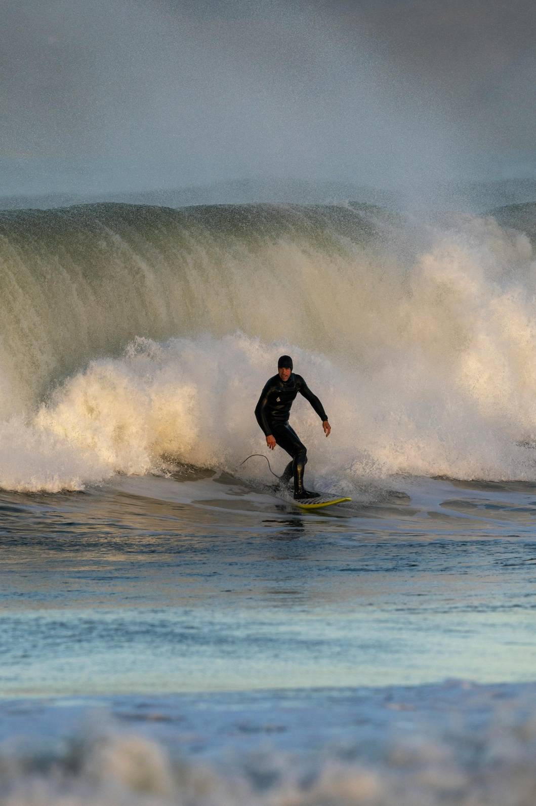 Surfer riding a wave – surfboard-rental-guide-how-to-choose-the-right-board-when-traveling