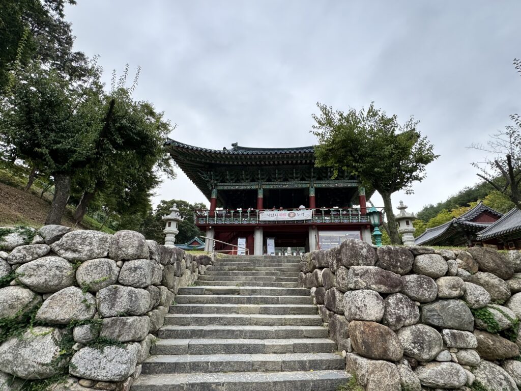 Botajeon is a hall of Dharma which houses many statues of Guanyin.