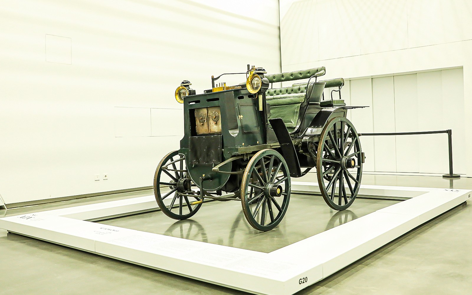 Wystawa historycznych powozów w Muzeum Powozów Narodowych.