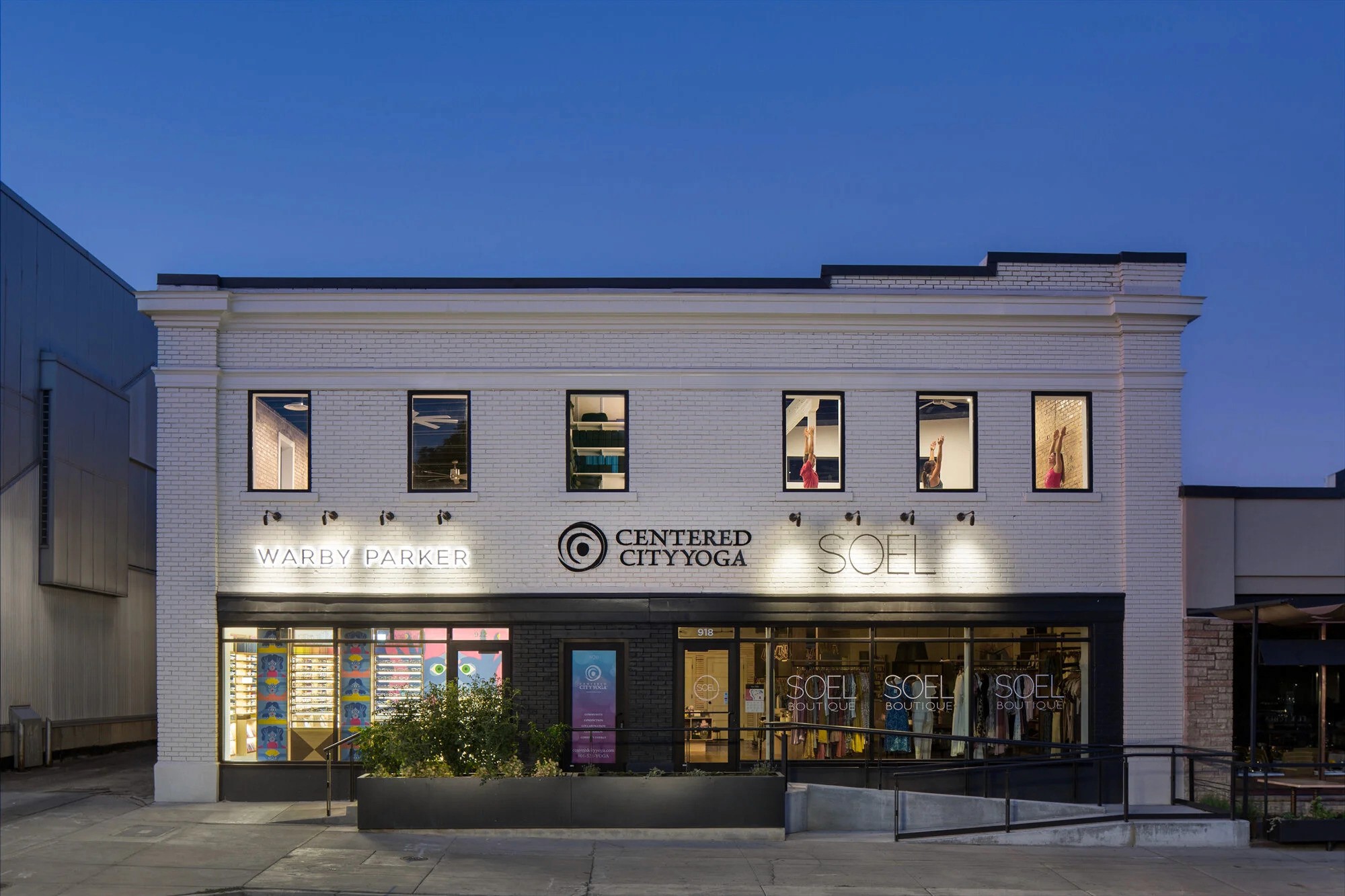 black and gray sewing machine