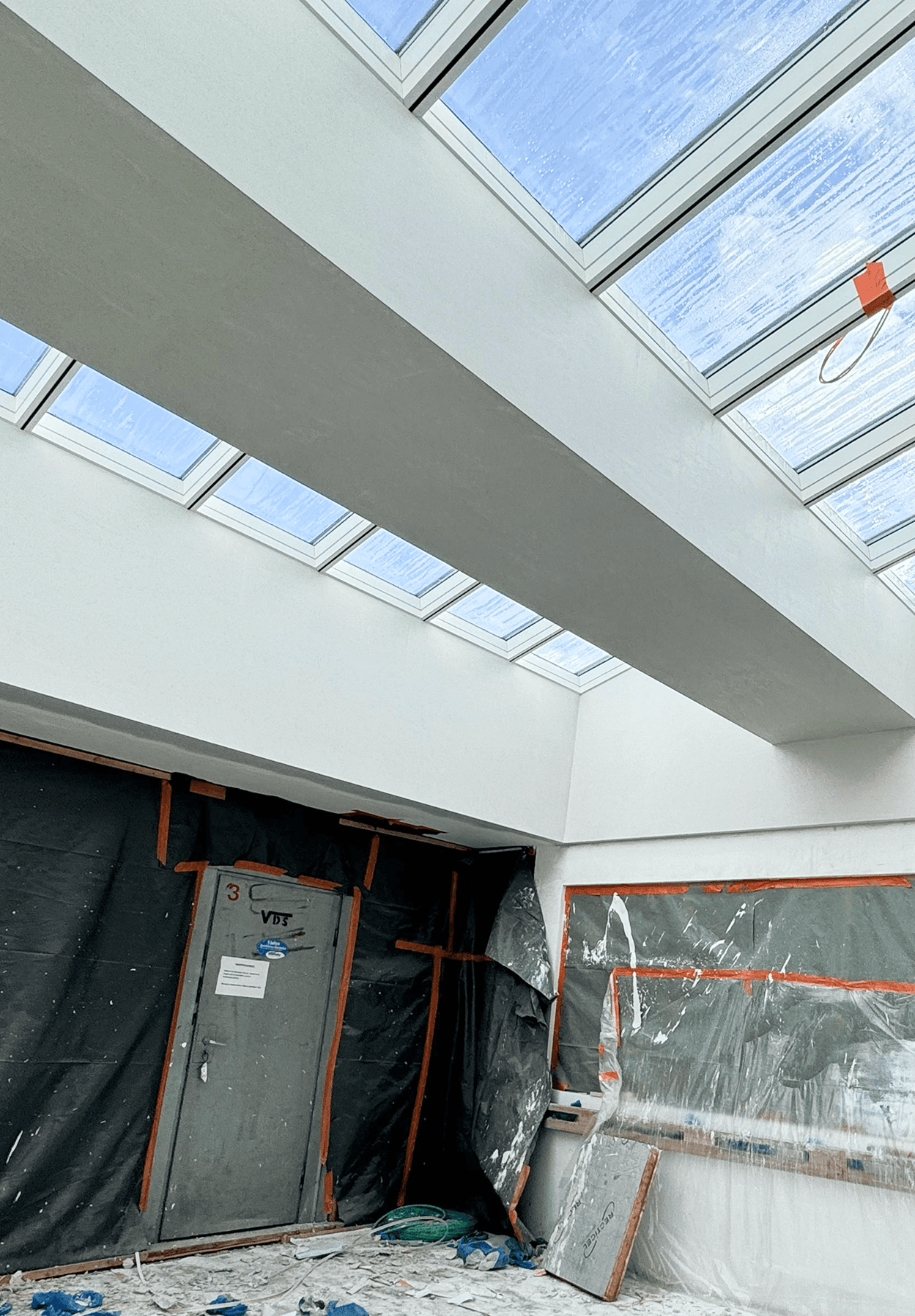 Concetrated triathlete grayscale