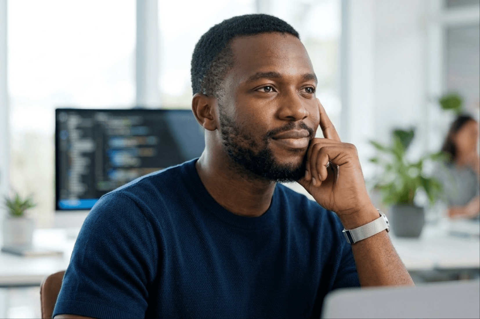 Инженер-программист использует онлайн-средство для создания логических диаграмм, чтобы Карта ветвящиеся деревья решений перед программированием