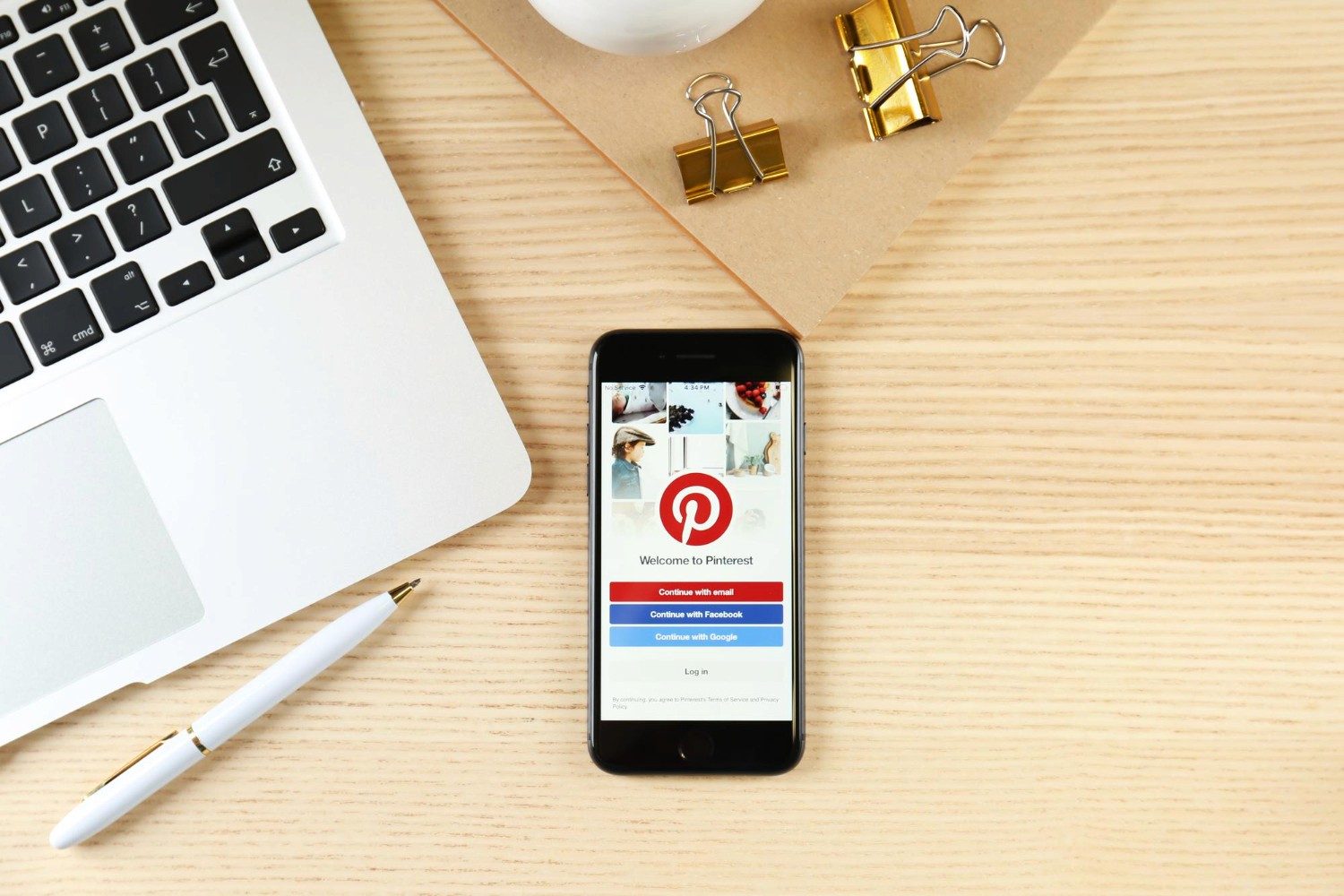  A guide on utilizing Pinterest effectively for business promotion and marketing strategies.