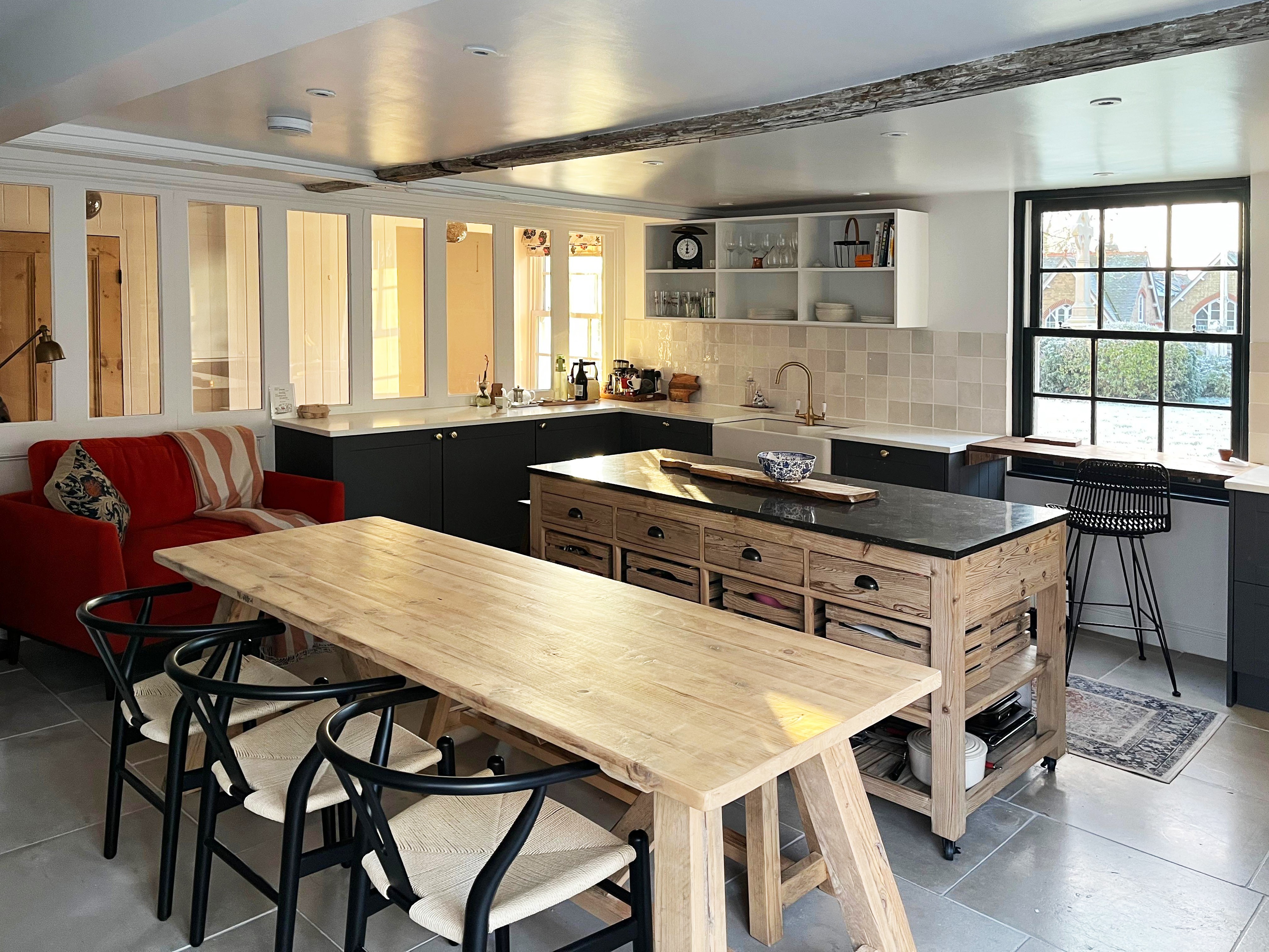 Open plan kitchen/ dining area