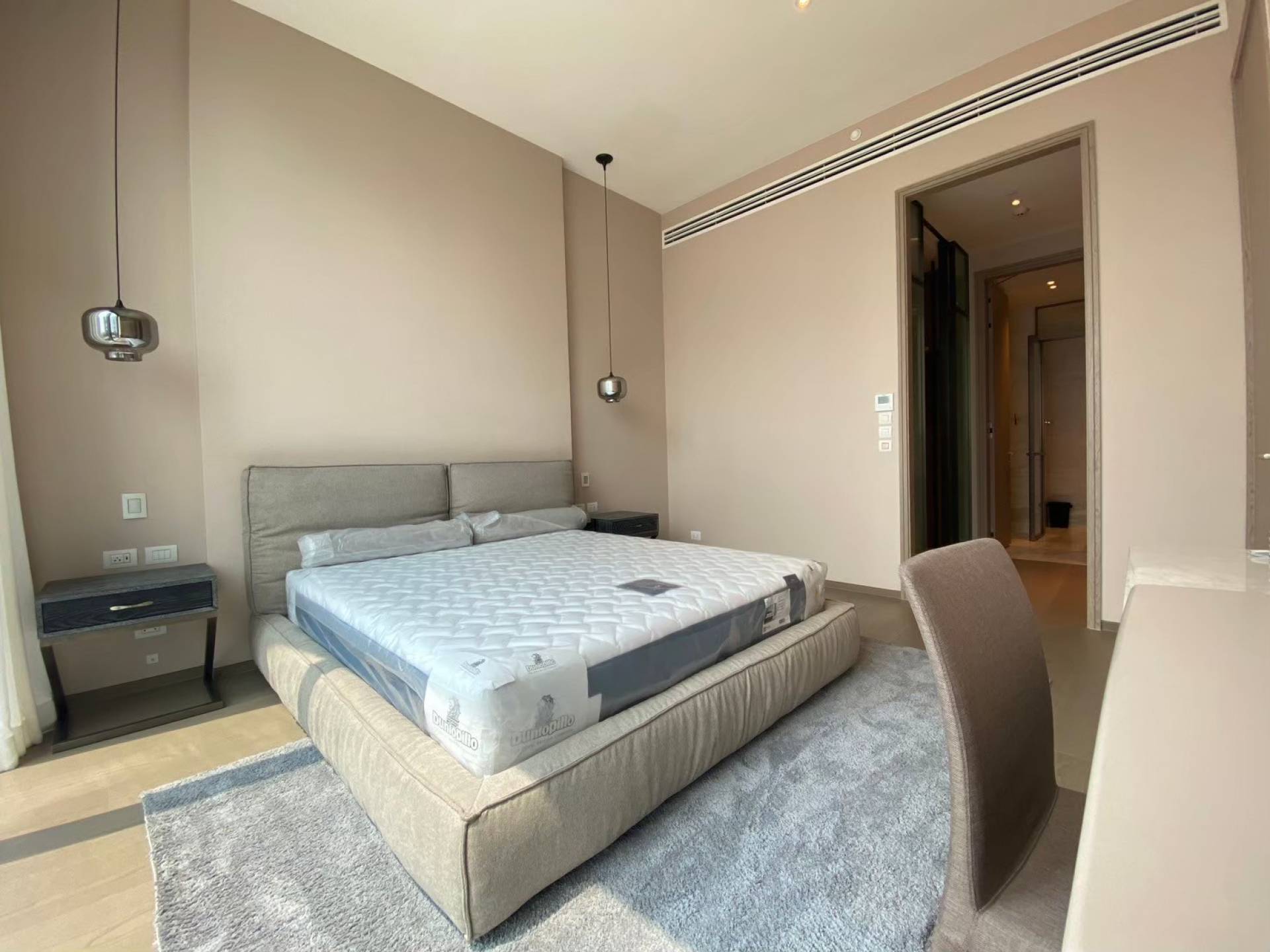 SCOPE Langsuan Luxury 1 Bedroom Pet-Friendly Condo 3