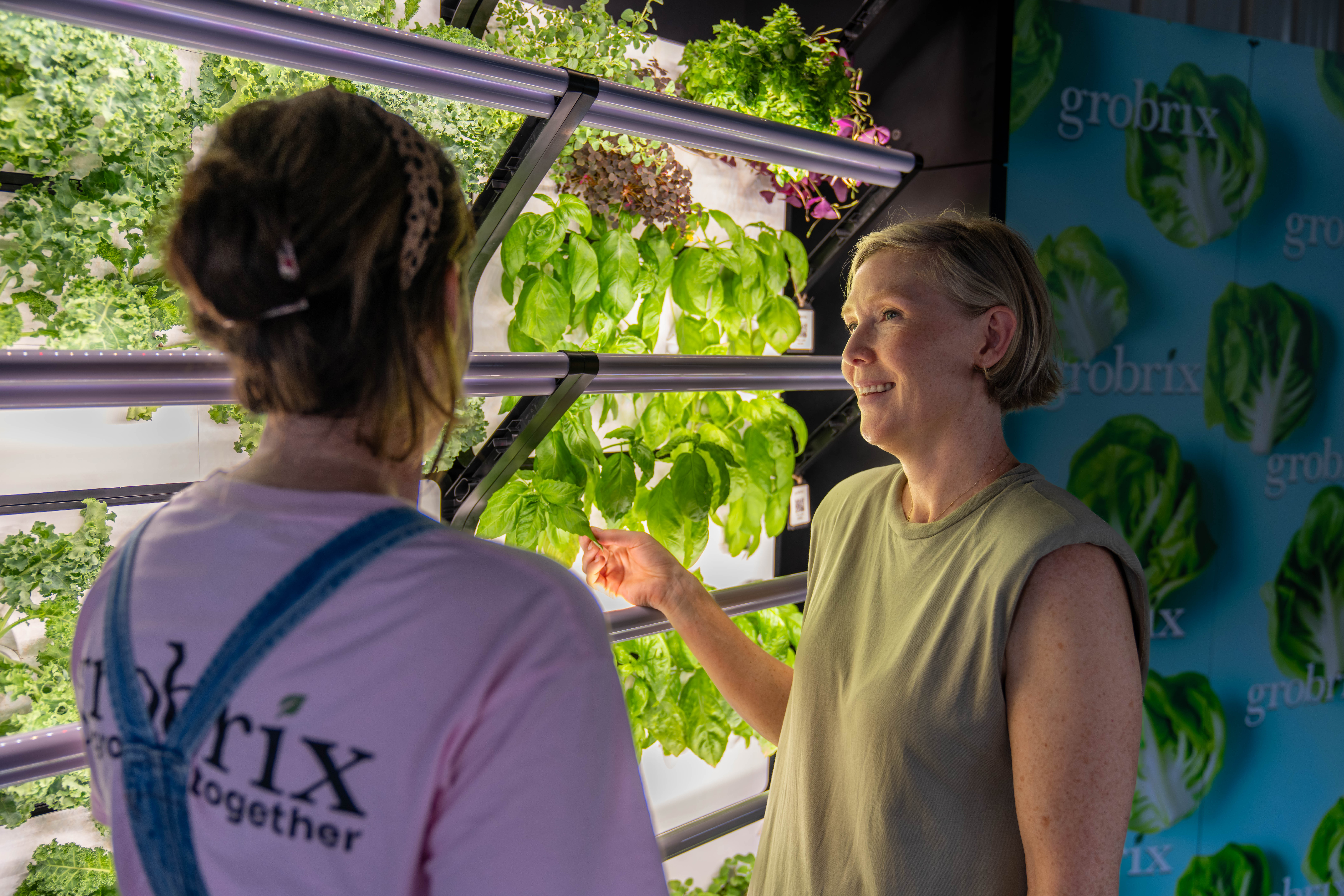 Grobrix: Modular Edible Green Walls for Workplaces, Hospitality