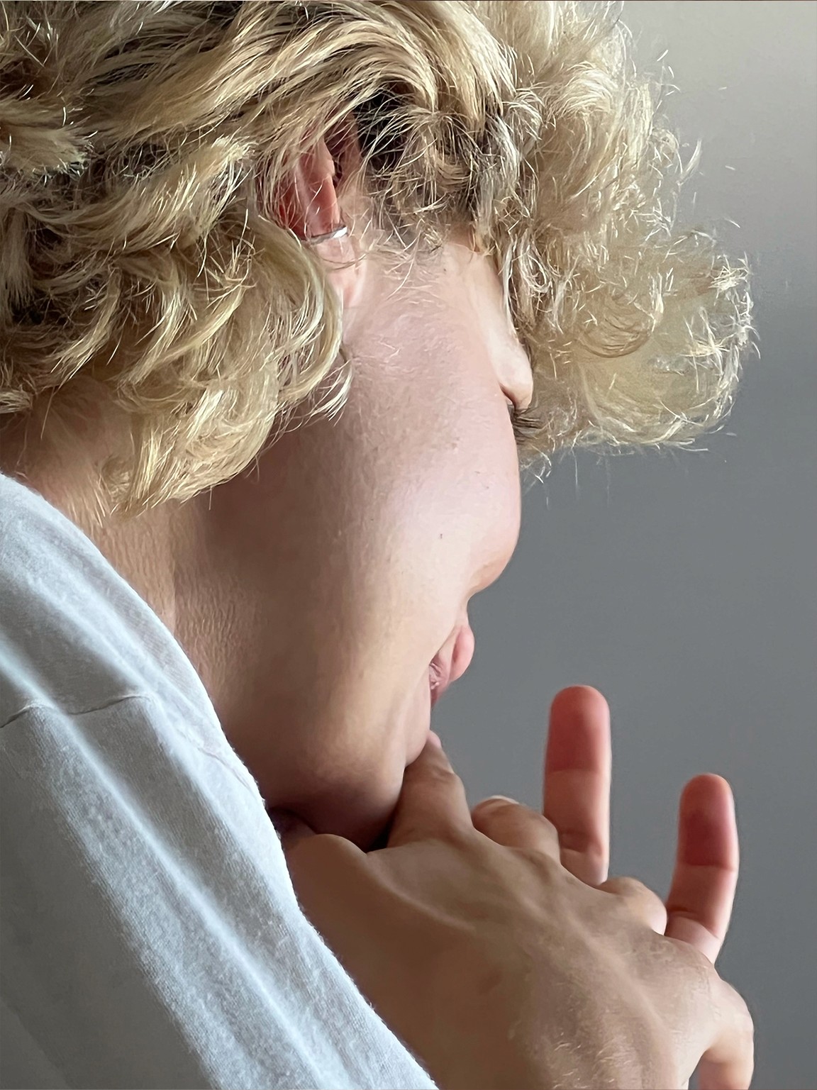 "Person in profile with hands folded"